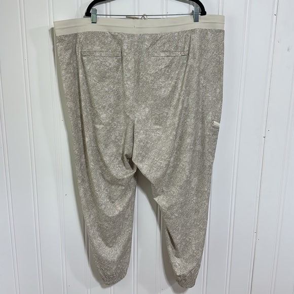 Athleta Venture Printed Pant size 26 - Picture 8 of 11